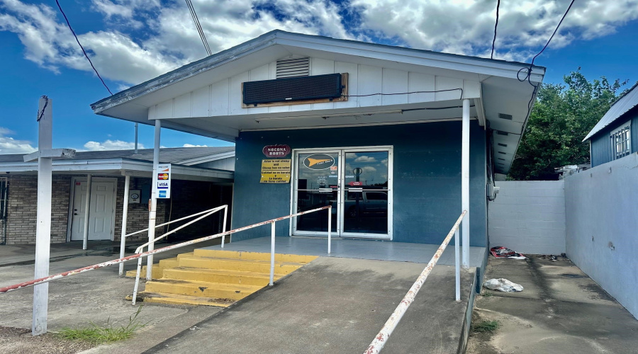306 TX State Hwy 16, Zapata, Texas 78076, 1 Room Rooms,2 BathroomsBathrooms,Commercial retail/office,For Rent,306 TX State Hwy 16,20253294