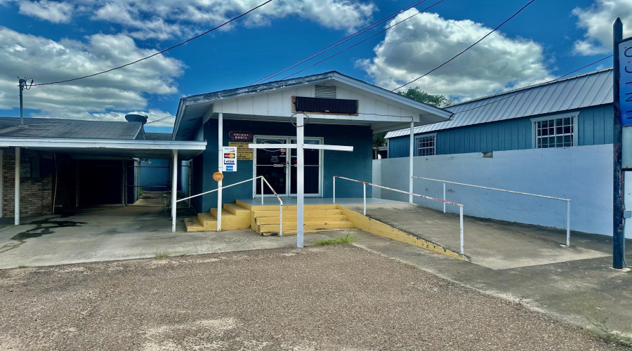 306 TX State Hwy 16, Zapata, Texas 78076, 1 Room Rooms,2 BathroomsBathrooms,Commercial retail/office,For Rent,306 TX State Hwy 16,20253294