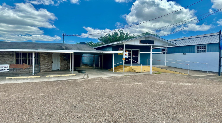 306 TX State Hwy 16, Zapata, Texas 78076, 1 Room Rooms,2 BathroomsBathrooms,Commercial retail/office,For Rent,306 TX State Hwy 16,20253294