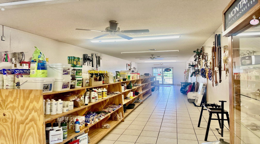 306 TX State Hwy 16, Zapata, Texas 78076, 1 Room Rooms,2 BathroomsBathrooms,Commercial retail/office,For Rent,306 TX State Hwy 16,20253294