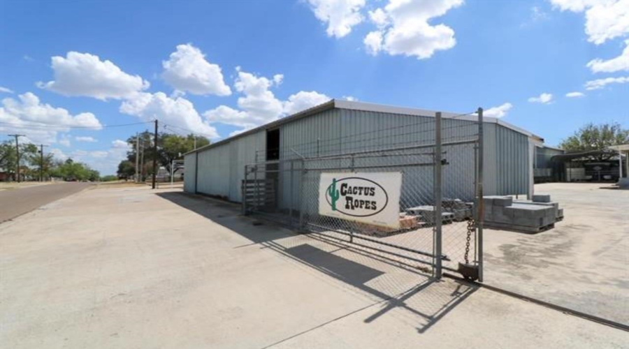 306 TX State Hwy 16, Zapata, Texas 78076, 6 Bedrooms Bedrooms, ,2 BathroomsBathrooms,Commercial/industrial,For Sale,306 TX State Hwy 16,20243651