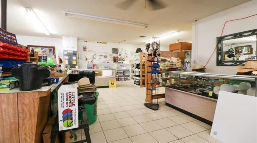 306 TX State Hwy 16, Zapata, Texas 78076, 6 Bedrooms Bedrooms, ,2 BathroomsBathrooms,Commercial/industrial,For Sale,306 TX State Hwy 16,20243651