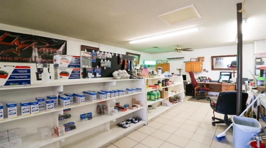 306 TX State Hwy 16, Zapata, Texas 78076, 6 Bedrooms Bedrooms, ,2 BathroomsBathrooms,Commercial/industrial,For Sale,306 TX State Hwy 16,20243651