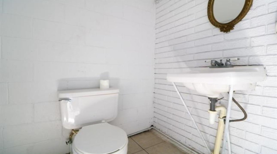 306 TX State Hwy 16, Zapata, Texas 78076, 6 Bedrooms Bedrooms, ,2 BathroomsBathrooms,Commercial/industrial,For Sale,306 TX State Hwy 16,20243651