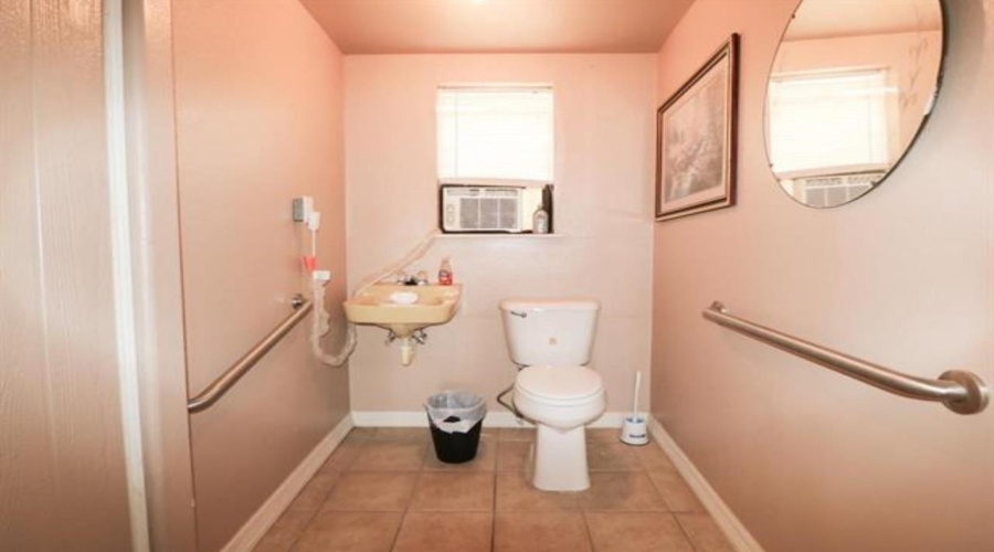 306 TX State Hwy 16, Zapata, Texas 78076, 6 Bedrooms Bedrooms, ,2 BathroomsBathrooms,Commercial/industrial,For Sale,306 TX State Hwy 16,20243651