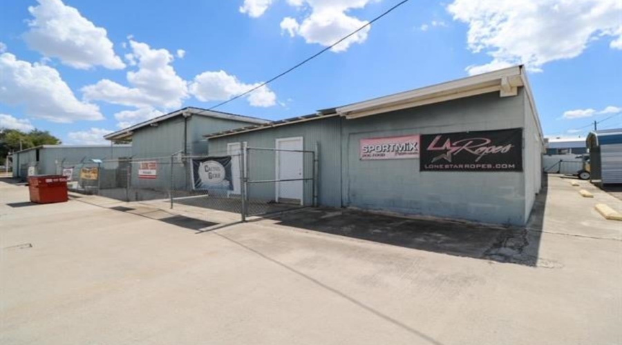 306 TX State Hwy 16, Zapata, Texas 78076, 6 Bedrooms Bedrooms, ,2 BathroomsBathrooms,Commercial/industrial,For Sale,306 TX State Hwy 16,20243651