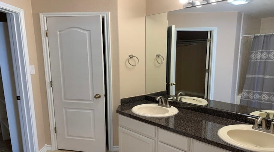 405 Cinnamon Teal Lp, Laredo, Texas 78045, 2 Bedrooms Bedrooms, 4 Rooms Rooms,2 BathroomsBathrooms,Residential,For Rent,405 Cinnamon Teal Lp,20253296