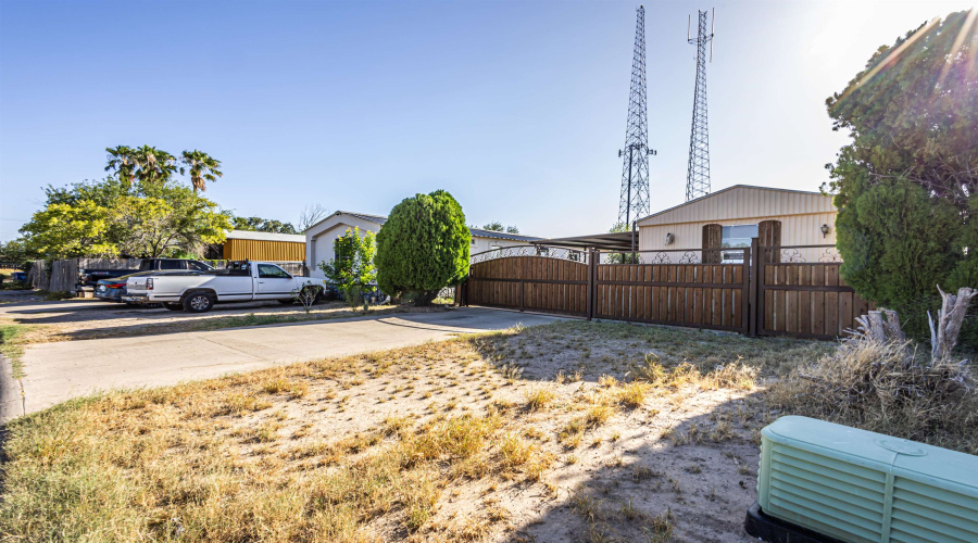 508 Pitaya Dr, LAREDO, Texas 78046, 2 Bedrooms Bedrooms, 3 Rooms Rooms,1 BathroomBathrooms,Residential,For Sale,508 Pitaya Dr,20253304