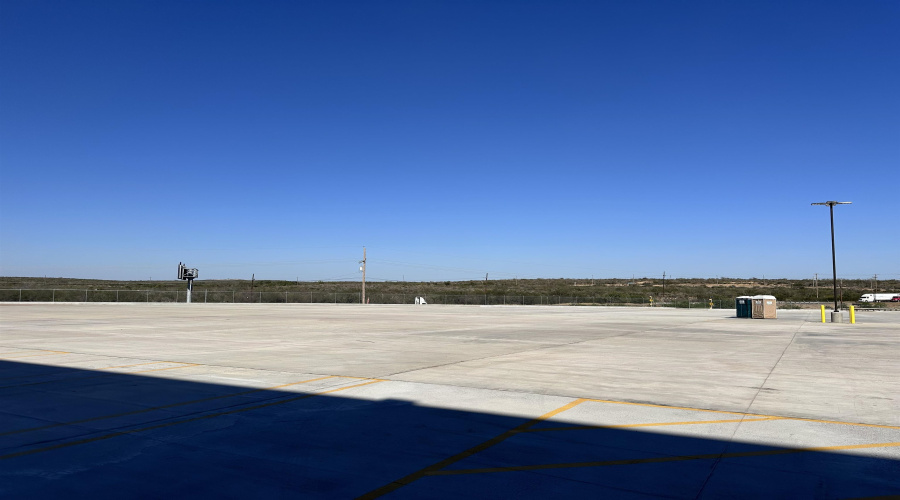 19926 Kraus Lp., Laredo, Texas 78045, 1 Bedroom Bedrooms, 51 Rooms Rooms,4 BathroomsBathrooms,Commercial/industrial,For Sale,19926 Kraus Lp.,20253308