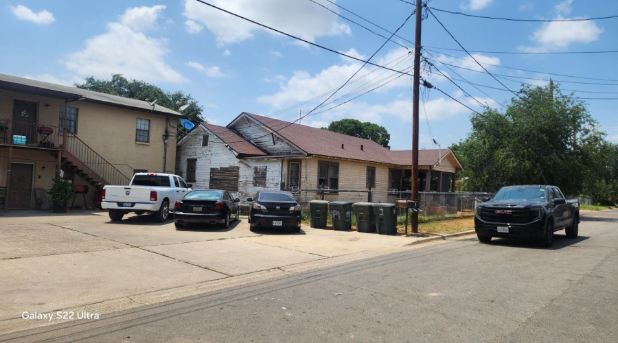 1619 Guatemozin St, Laredo, Texas 78043, ,Multi-family,For Sale,1619 Guatemozin St,20253313