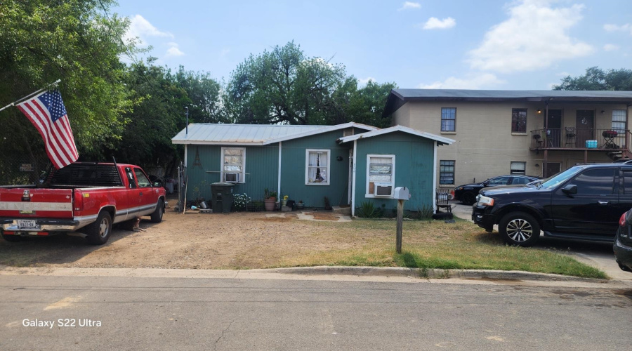 1619 Guatemozin St, Laredo, Texas 78043, ,Multi-family,For Sale,1619 Guatemozin St,20253313