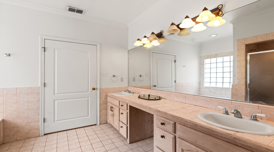 3022 Edgar Allan Poe Lp, Laredo, Texas 78045, 4 Bedrooms Bedrooms, 8 Rooms Rooms,3 BathroomsBathrooms,Residential,For Sale,3022 Edgar Allan Poe Lp,20253314