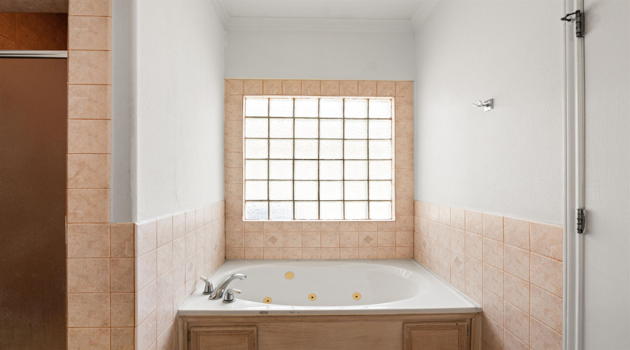 3022 Edgar Allan Poe Lp, Laredo, Texas 78045, 4 Bedrooms Bedrooms, 8 Rooms Rooms,3 BathroomsBathrooms,Residential,For Sale,3022 Edgar Allan Poe Lp,20253314