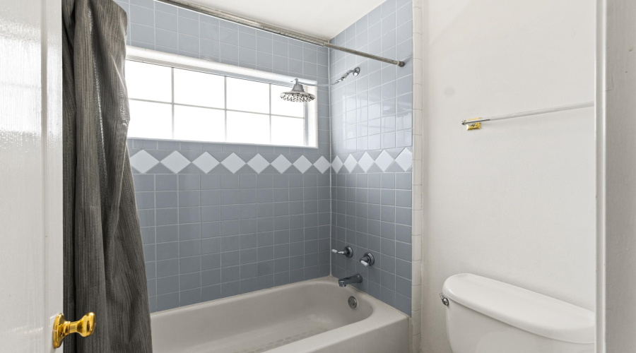 3022 Edgar Allan Poe Lp, Laredo, Texas 78045, 4 Bedrooms Bedrooms, 8 Rooms Rooms,3 BathroomsBathrooms,Residential,For Sale,3022 Edgar Allan Poe Lp,20253314