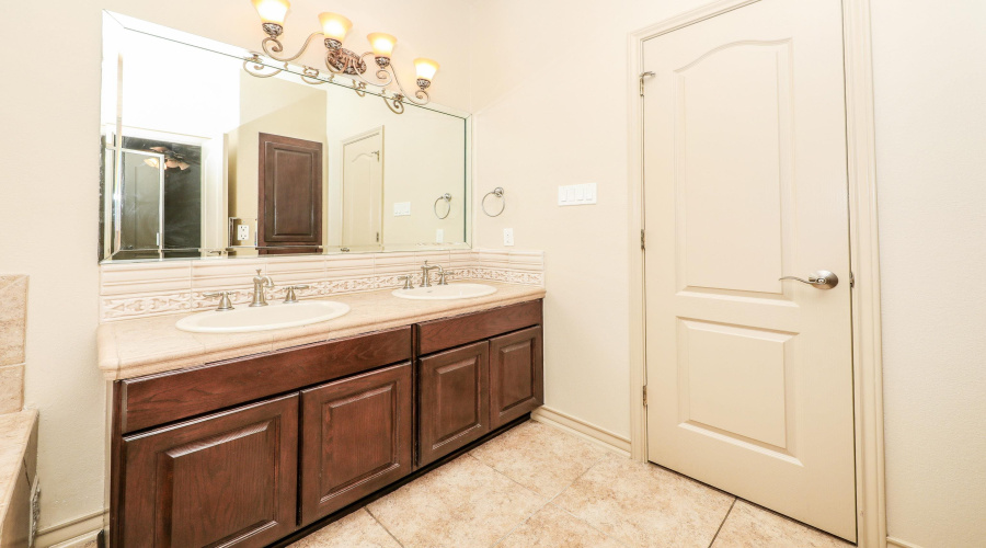 9813 Sandhill Dr, Laredo, Texas 78045, 4 Bedrooms Bedrooms, 9 Rooms Rooms,3 BathroomsBathrooms,Residential,For Sale,9813 Sandhill Dr,20253360