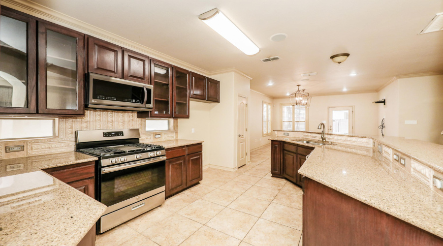 9813 Sandhill Dr, Laredo, Texas 78045, 4 Bedrooms Bedrooms, 9 Rooms Rooms,3 BathroomsBathrooms,Residential,For Sale,9813 Sandhill Dr,20253360