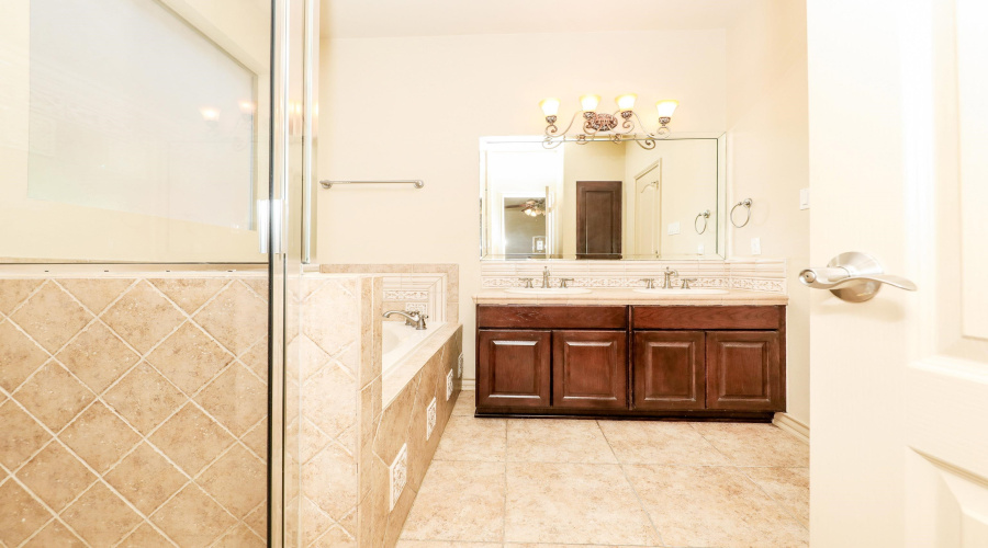 9813 Sandhill Dr, Laredo, Texas 78045, 4 Bedrooms Bedrooms, 9 Rooms Rooms,3 BathroomsBathrooms,Residential,For Sale,9813 Sandhill Dr,20253360