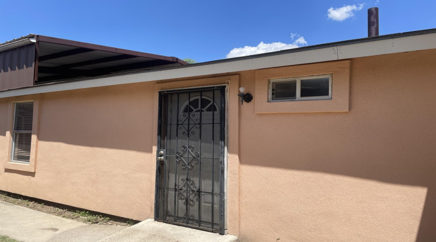 1617 Burnside St, Laredo, Texas 78040, ,Multi-family,For Sale,1617 Burnside St,20253362