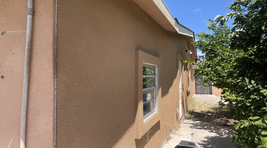 1617 Burnside St, Laredo, Texas 78040, ,Multi-family,For Sale,1617 Burnside St,20253362