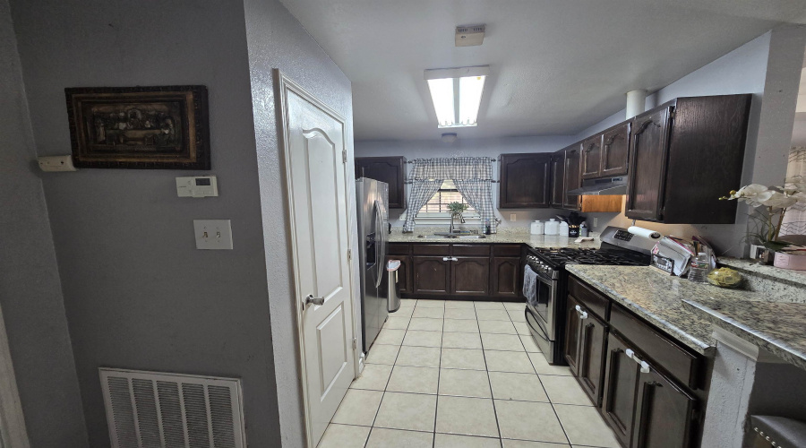 1924 Mexico Ave, Laredo, Texas 78046-606, 4 Bedrooms Bedrooms, 5 Rooms Rooms,2 BathroomsBathrooms,Residential,For Sale,1924 Mexico Ave,20253358