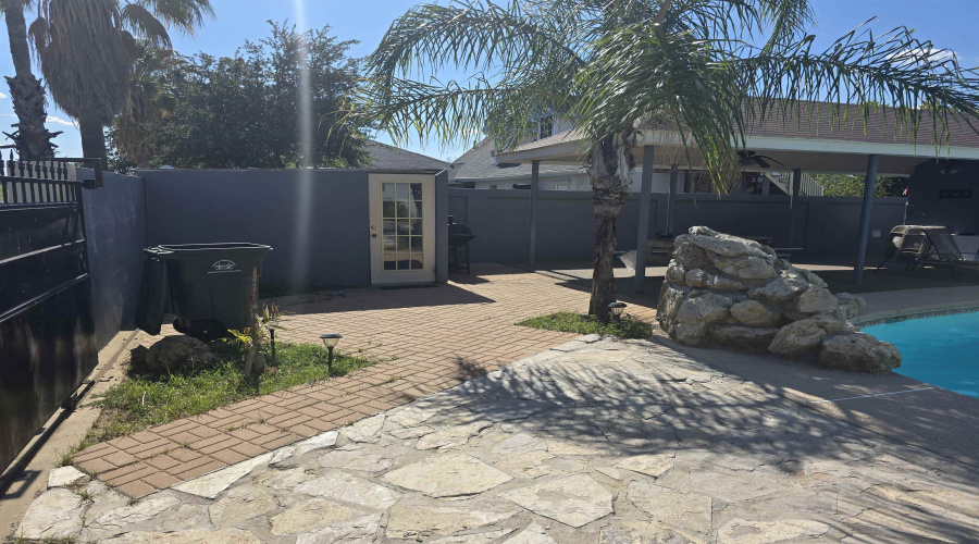 1924 Mexico Ave, Laredo, Texas 78046-606, 4 Bedrooms Bedrooms, 5 Rooms Rooms,2 BathroomsBathrooms,Residential,For Sale,1924 Mexico Ave,20253358