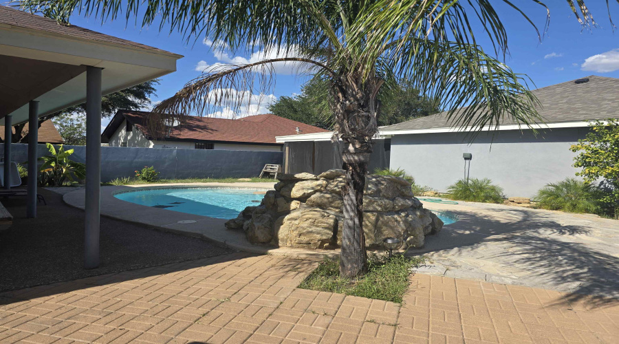 1924 Mexico Ave, Laredo, Texas 78046-606, 4 Bedrooms Bedrooms, 5 Rooms Rooms,2 BathroomsBathrooms,Residential,For Sale,1924 Mexico Ave,20253358