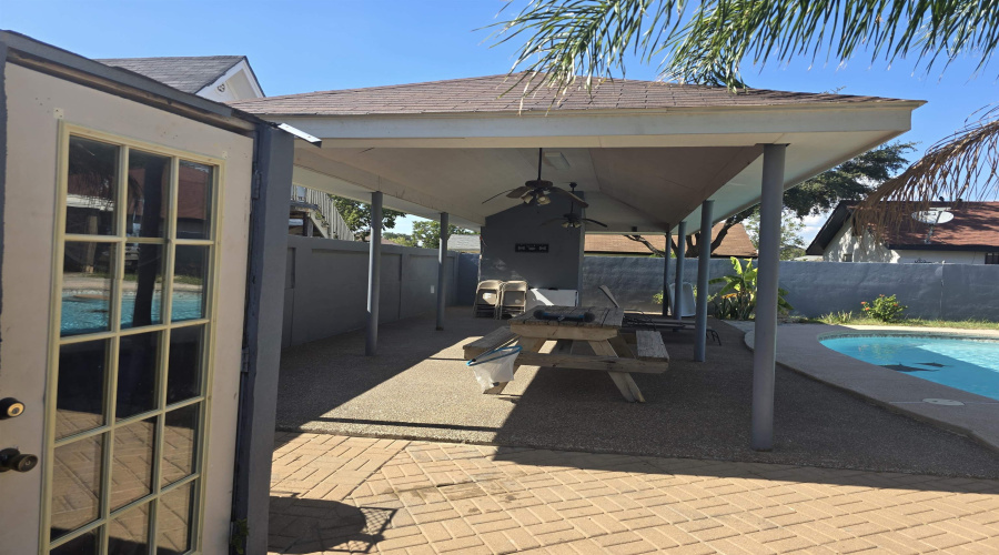 1924 Mexico Ave, Laredo, Texas 78046-606, 4 Bedrooms Bedrooms, 5 Rooms Rooms,2 BathroomsBathrooms,Residential,For Sale,1924 Mexico Ave,20253358