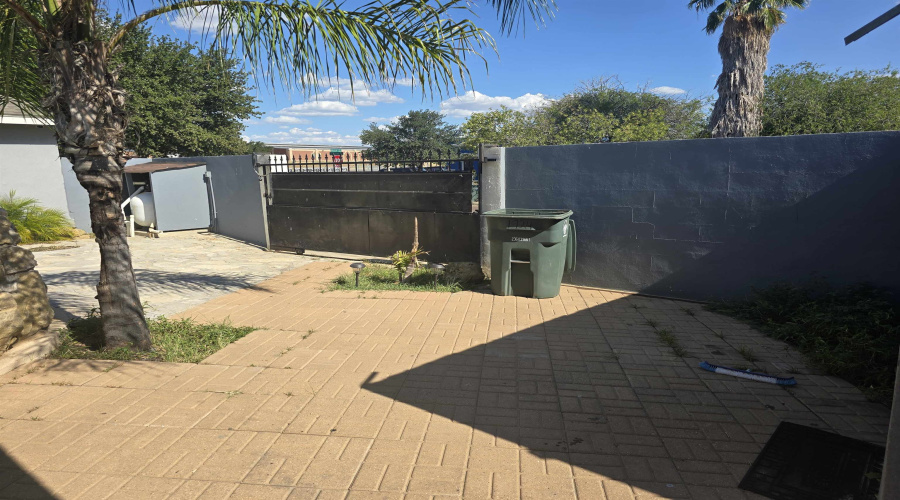 1924 Mexico Ave, Laredo, Texas 78046-606, 4 Bedrooms Bedrooms, 5 Rooms Rooms,2 BathroomsBathrooms,Residential,For Sale,1924 Mexico Ave,20253358