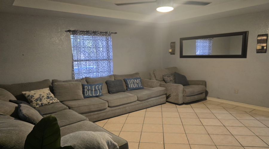 1924 Mexico Ave, Laredo, Texas 78046-606, 4 Bedrooms Bedrooms, 5 Rooms Rooms,2 BathroomsBathrooms,Residential,For Sale,1924 Mexico Ave,20253358