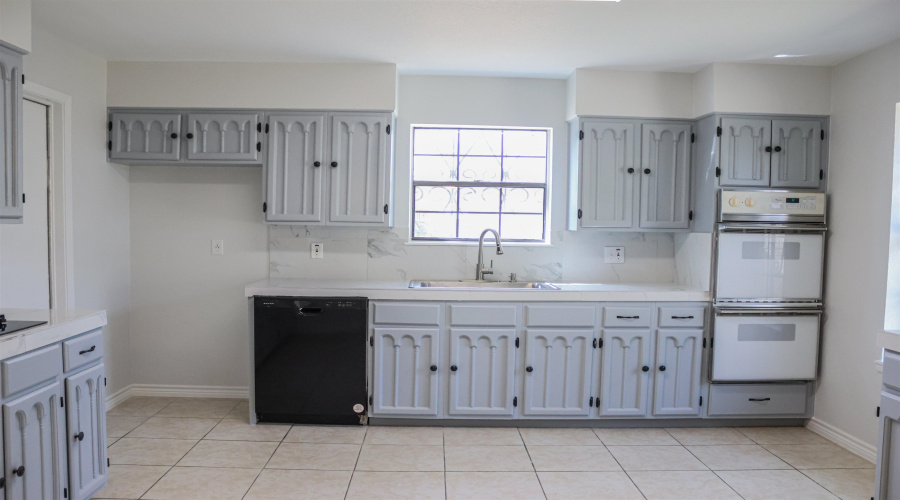 102 Arizona Lp, LAREDO, Texas 78041, 3 Bedrooms Bedrooms, 8 Rooms Rooms,2 BathroomsBathrooms,Residential,For Rent,102 Arizona Lp,20253366