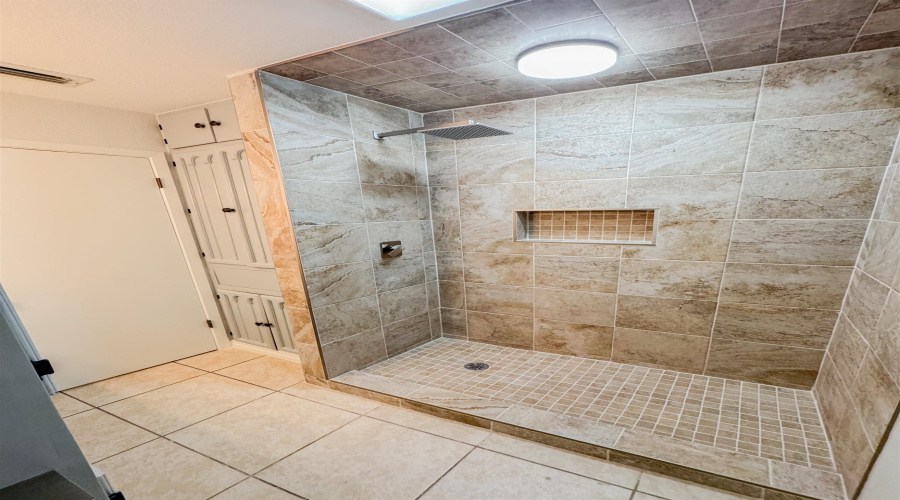 102 Arizona Lp, LAREDO, Texas 78041, 3 Bedrooms Bedrooms, 8 Rooms Rooms,2 BathroomsBathrooms,Residential,For Rent,102 Arizona Lp,20253366