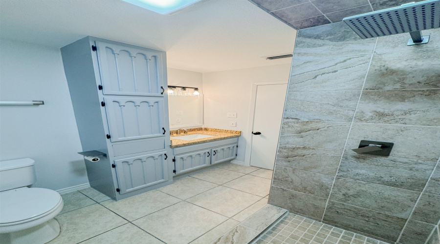 102 Arizona Lp, LAREDO, Texas 78041, 3 Bedrooms Bedrooms, 8 Rooms Rooms,2 BathroomsBathrooms,Residential,For Rent,102 Arizona Lp,20253366