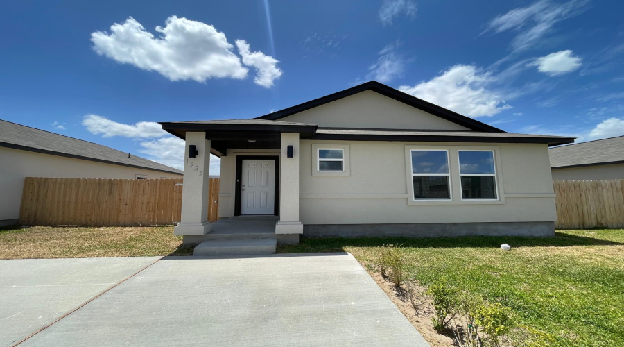 1525 Estudiantes Dr., Laredo, Texas 78046, 3 Bedrooms Bedrooms, 4 Rooms Rooms,2 BathroomsBathrooms,Residential,For Rent,1525 Estudiantes Dr.,20253379
