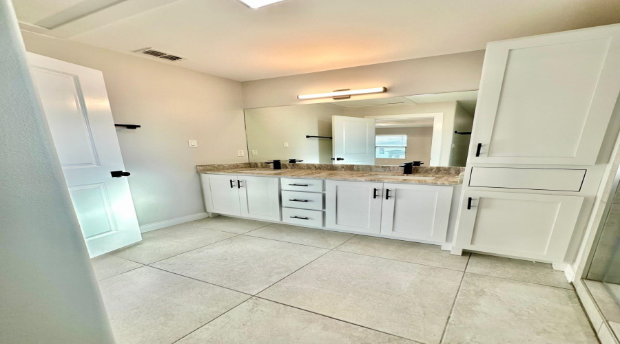 2329 Durazno Ct., Laredo, Texas 78046, 4 Bedrooms Bedrooms, 5 Rooms Rooms,2 BathroomsBathrooms,Residential,For Sale,2329 Durazno Ct.,20253380