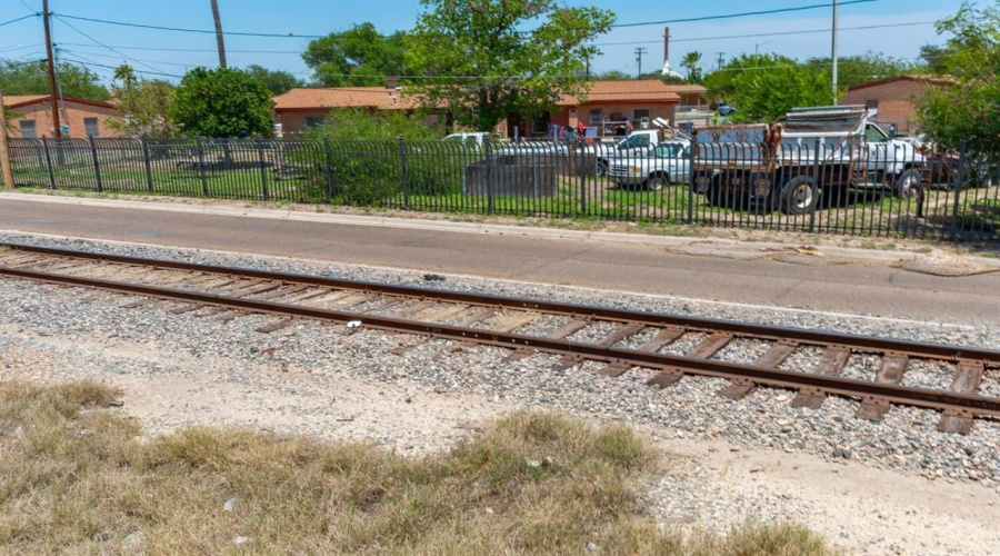 2919 Santa Rita Ave, Laredo, Texas 78040-0000, 1 Bedroom Bedrooms, 21 Rooms Rooms,2 BathroomsBathrooms,Commercial/industrial,For Sale,2919 Santa Rita Ave,20253383