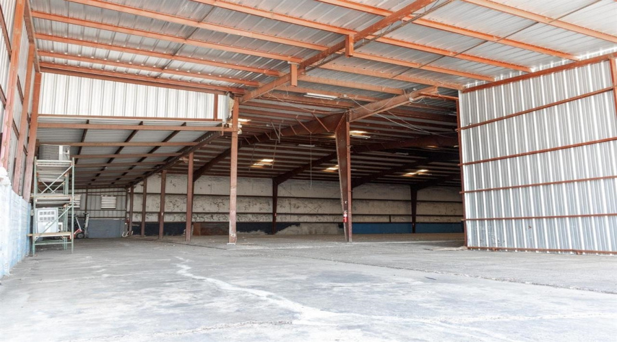 2919 Santa Rita Ave, Laredo, Texas 78040-0000, 1 Bedroom Bedrooms, 21 Rooms Rooms,2 BathroomsBathrooms,Commercial/industrial,For Sale,2919 Santa Rita Ave,20253383