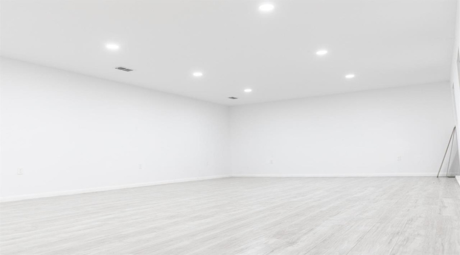 2919 Santa Rita Ave, Laredo, Texas 78040-0000, 1 Bedroom Bedrooms, 21 Rooms Rooms,2 BathroomsBathrooms,Commercial/industrial,For Sale,2919 Santa Rita Ave,20253383