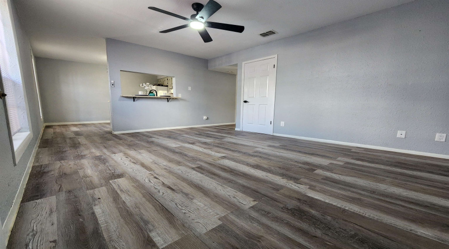 3020 Corpus Christi St, Laredo, Texas 78043, 2 Bedrooms Bedrooms, 3 Rooms Rooms,1 BathroomBathrooms,Residential,For Rent,3020 Corpus Christi St,20253385