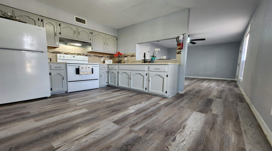 3020 Corpus Christi St, Laredo, Texas 78043, 2 Bedrooms Bedrooms, 3 Rooms Rooms,1 BathroomBathrooms,Residential,For Rent,3020 Corpus Christi St,20253385