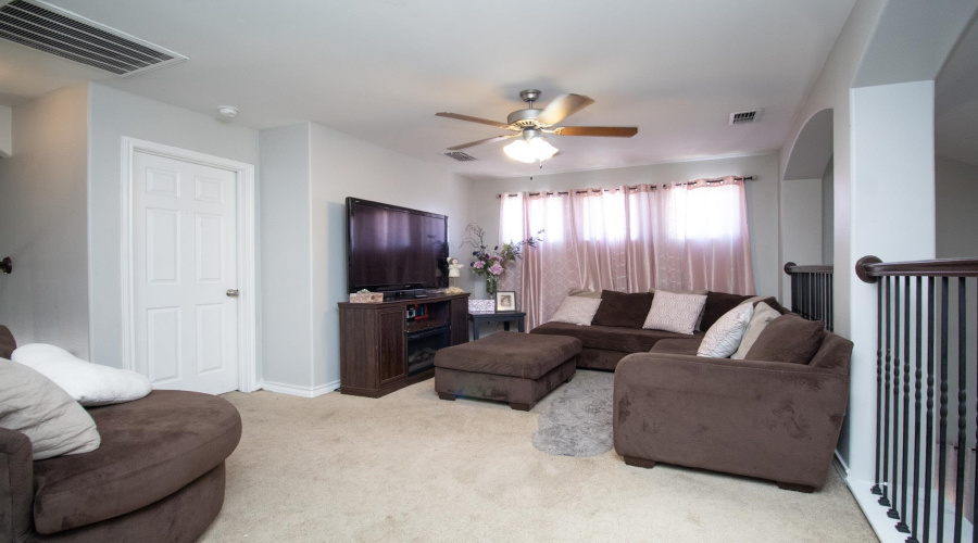 508 Jeanne Ct, Laredo, Texas 78045, 4 Bedrooms Bedrooms, 8 Rooms Rooms,3 BathroomsBathrooms,Residential,For Sale,508 Jeanne Ct,20253393