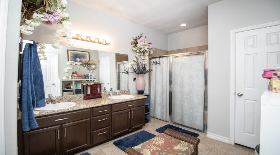 508 Jeanne Ct, Laredo, Texas 78045, 4 Bedrooms Bedrooms, 8 Rooms Rooms,3 BathroomsBathrooms,Residential,For Sale,508 Jeanne Ct,20253393