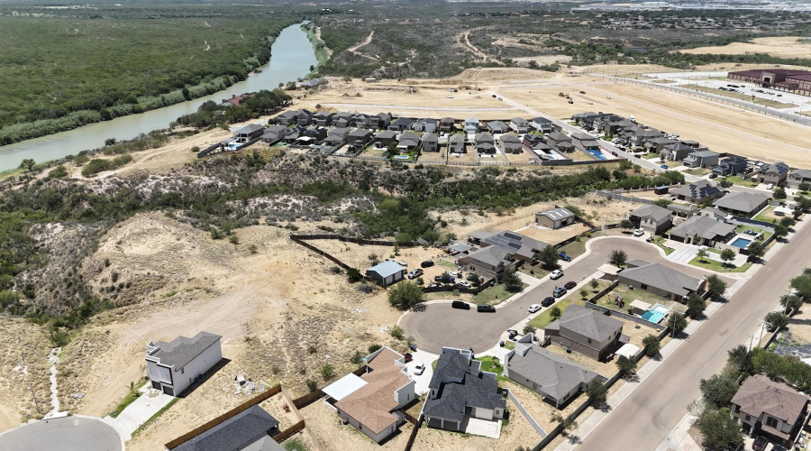 508 Jeanne Ct, Laredo, Texas 78045, 4 Bedrooms Bedrooms, 8 Rooms Rooms,3 BathroomsBathrooms,Residential,For Sale,508 Jeanne Ct,20253393