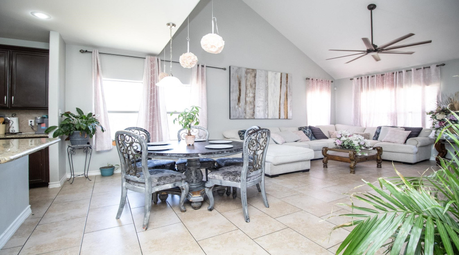 508 Jeanne Ct, Laredo, Texas 78045, 4 Bedrooms Bedrooms, 8 Rooms Rooms,3 BathroomsBathrooms,Residential,For Sale,508 Jeanne Ct,20253393