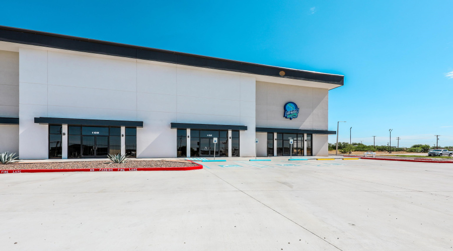 102 Floral Blvd, LAREDO, Texas 78045, 1 Room Rooms,1 BathroomBathrooms,Commercial retail/office,For Rent,102 Floral Blvd,20253400