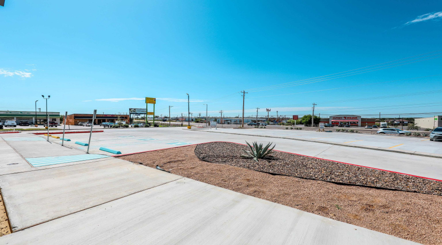 102 Floral Blvd, LAREDO, Texas 78045, 1 Room Rooms,1 BathroomBathrooms,Commercial retail/office,For Rent,102 Floral Blvd,20253400