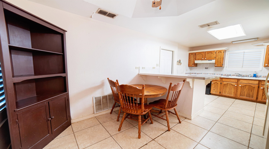 143 North Ave, Laredo, Texas 78045-7713, 3 Bedrooms Bedrooms, 7 Rooms Rooms,3 BathroomsBathrooms,Residential,For Sale,143 North Ave,20253406