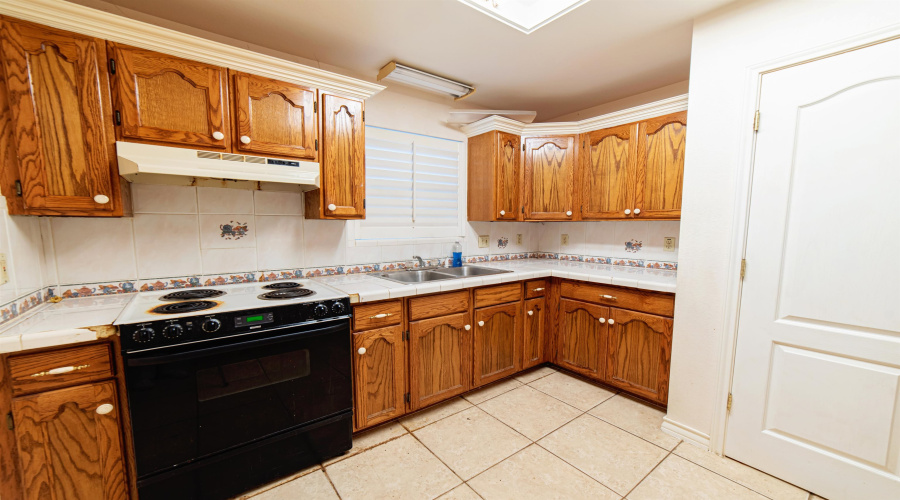 143 North Ave, Laredo, Texas 78045-7713, 3 Bedrooms Bedrooms, 7 Rooms Rooms,3 BathroomsBathrooms,Residential,For Sale,143 North Ave,20253406