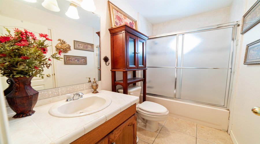 143 North Ave, Laredo, Texas 78045-7713, 3 Bedrooms Bedrooms, 7 Rooms Rooms,3 BathroomsBathrooms,Residential,For Sale,143 North Ave,20253406