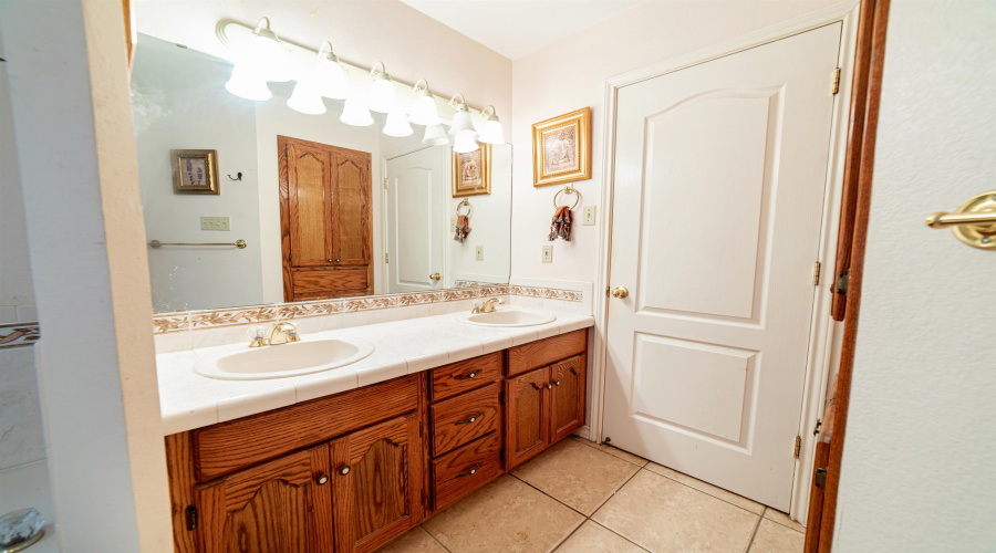 143 North Ave, Laredo, Texas 78045-7713, 3 Bedrooms Bedrooms, 7 Rooms Rooms,3 BathroomsBathrooms,Residential,For Sale,143 North Ave,20253406