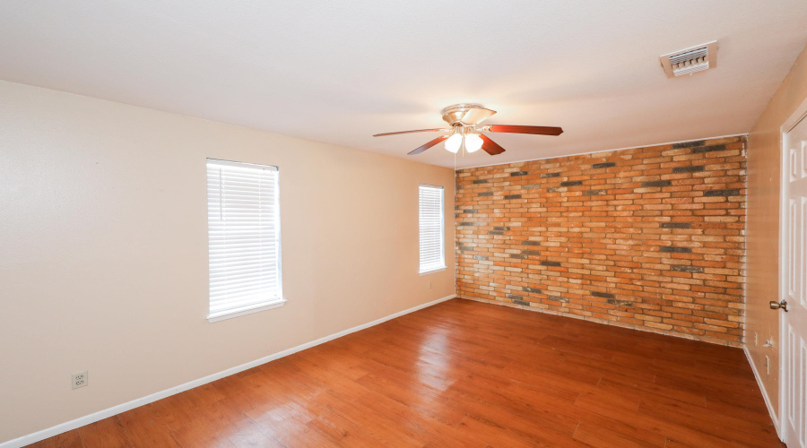 2600 E Montgomery St, Laredo, Texas 78043, 3 Bedrooms Bedrooms, 5 Rooms Rooms,2 BathroomsBathrooms,Residential,For Sale,2600 E Montgomery St,20253409